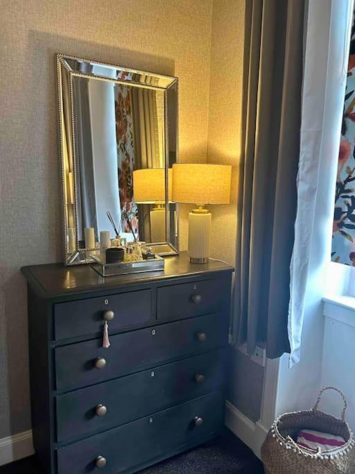 Large 2 Bedroom, Ground Floor Flat, Close To City EDI Eksteriør billede