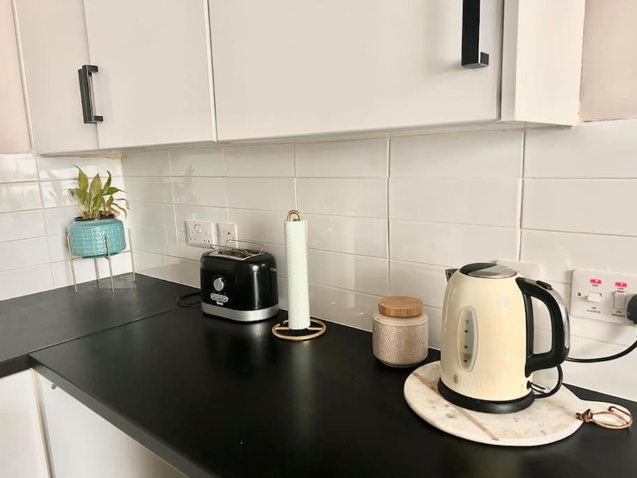 Large 2 Bedroom, Ground Floor Flat, Close To City EDI Eksteriør billede
