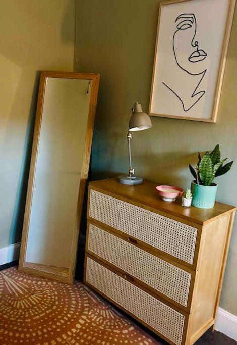 Large 2 Bedroom, Ground Floor Flat, Close To City EDI Eksteriør billede