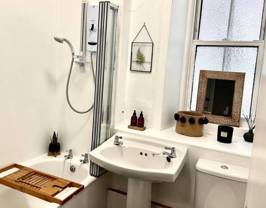 Large 2 Bedroom, Ground Floor Flat, Close To City EDI Eksteriør billede