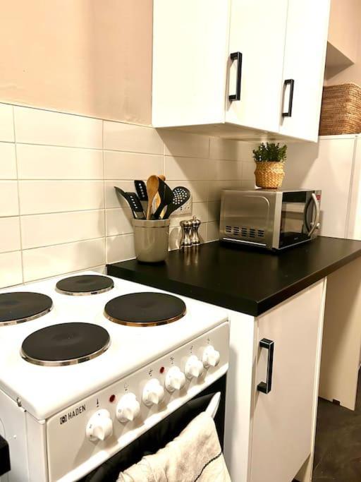 Large 2 Bedroom, Ground Floor Flat, Close To City EDI Eksteriør billede