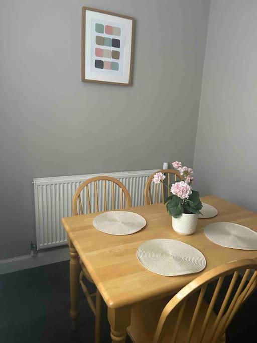 Large 2 Bedroom, Ground Floor Flat, Close To City EDI Eksteriør billede