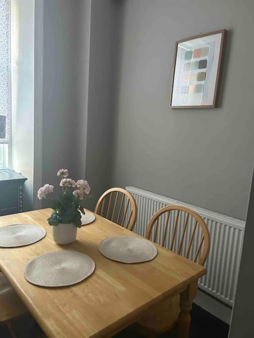Large 2 Bedroom, Ground Floor Flat, Close To City EDI Eksteriør billede
